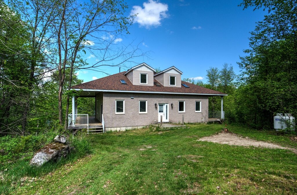 124 Granite Hills, Adams Lake / Big Rideau Lake