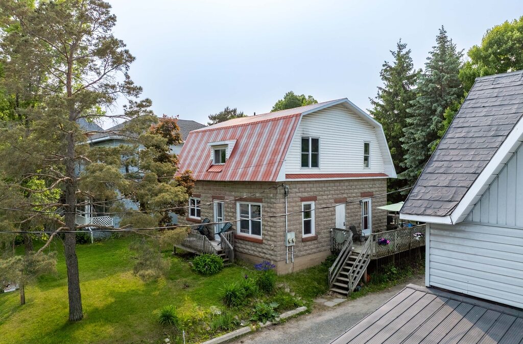 24 Rideau St., Westport