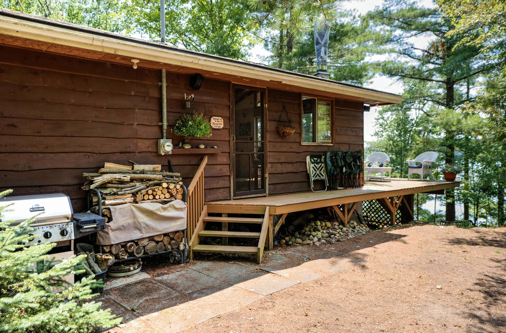 1379 Everett Lane, Knowlton Lake