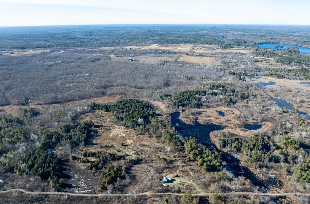 1236 Davey Rd, Frontenac