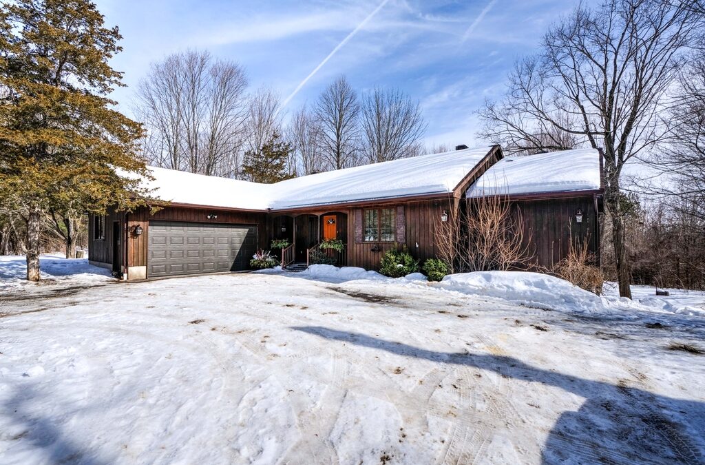 9889 Perth Road, Rideau Lakes