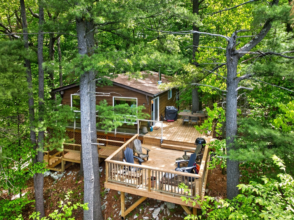 450 Brooks Point Rd, Opinicon Lake